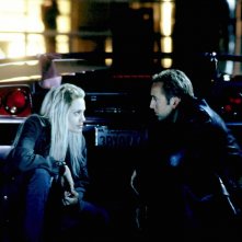 Nicolas Cage è Randall 'Memphis' Raines e Angelina Jolie è Sara 'Sway' Wayland in una scena del film Fuori in 60 secondi