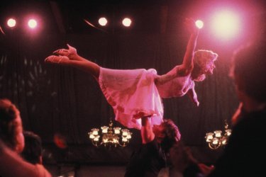 Patrick Swayze e Jennifer Grey durante il ballo finale del film Dirty Dancing