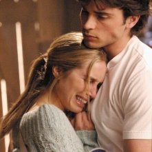 Tom Welling (Clark) e Sarah Carter (Alicia) in una scena dell'episodio Fuga a Las Vegas di Smallville