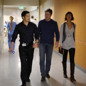 Chris Vance, Nicholas Gonzalez e Marisa Ramirez in una scena dell'episodio Life and Limb di Mental