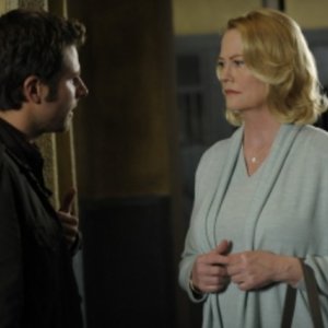 James Roday e Cybill Shepherd in una scena dell'episodio An Evening With Mr. Yang di Psych
