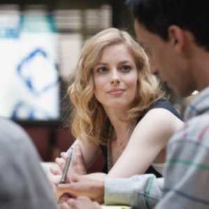 Gillian Jacobs in una scena del pilot di Community