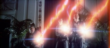 Bill Murray, Dan Aykroyd ed Harold Ramis in una scena di Ghostbusters - Acchiappafantasmi