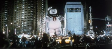 Ghostbusters - Acchiappafantasmi: il 'temibile' omino della pubblicità dei marshmallow passeggia per le strade di New York