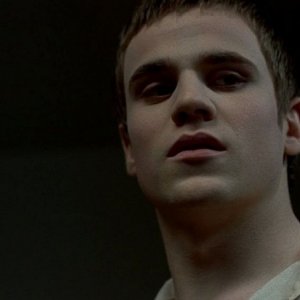 Allan Hyde nei panni dello sceriffo Godric in una scena dell'episodio 'Timebomb' della serie True Blood