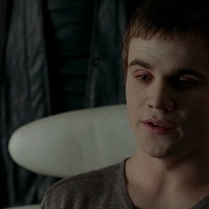 Allan Hyde nei panni dello sceriffo Godric, vampiro più vecchio di Gesù Cristo, in una scena dell'episodio 'Timebomb' della serie True Blood