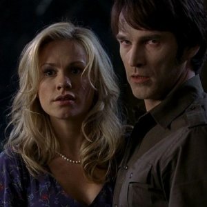 Anna Paquin e Stephen Moyer in una scena dell'episodio 'Timebomb' della serie True Blood