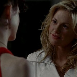 Anna Paquin in una scena dell'episodio 'Timebomb' della serie True Blood