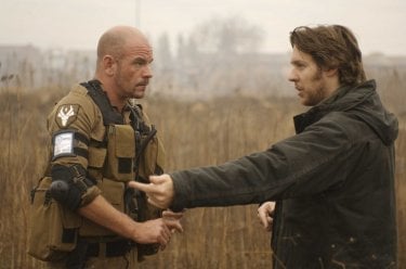 David James e il regista Neill Blomkamp sul set del film District 9