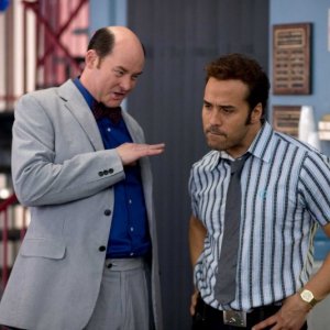 David Koechner e Jeremy Piven in una scena del film The Goods: Live Hard. Sell Hard