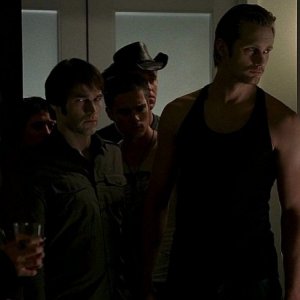 I vampiri Eric (Alexander Skarsgård) e Bill (Stephen Moyer) in un'immagine dell'episodio 'Timebomb' della serie True Blood