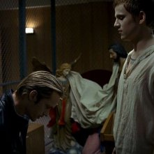 Il Vampiro Eric Alexander Skarsgard Con Il Suo Creatore Godric Allan Hyde In Una Scena Dell Episodio Timebomb Della Serie True Blood 126868