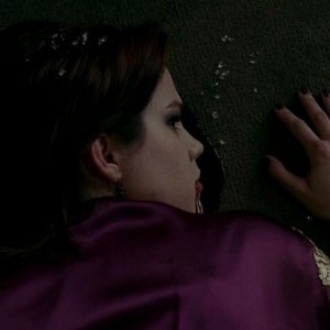La vampira Lorena (Mariana Klaveno) in una scena dell'episodio 'Timebomb' della serie True Blood