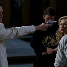 Michael McMillian, Anna Paquin e Wes Brown nei panni del reverendo Newlin in una scena dell'episodio 'Timebomb' della serie True Blood