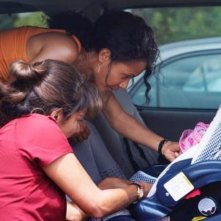 Suleka Mathew e Jada Pinkett Smith in una scena dell'episodio Mother's Day di Hawthorne