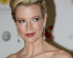 Kim Basinger accanto a Zac Efron in un film