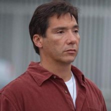 Benito Martinez in una scena dell'episodio That Was No First Kiss di Saving Grace