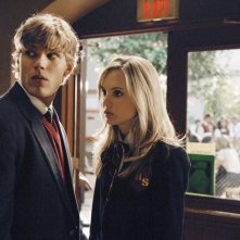 Chris Zylka and Meaghan Jette Martin in una scena dell'episodio Don't Leave Me This Way di 10 Things I Hate About You