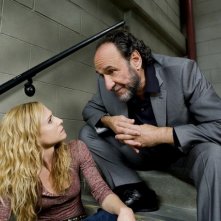 F. Murray Abraham ed Holly Hunter in una scena dell'episodio What Would You Do? di Saving Grace