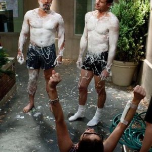 Gregory Cruz, Bailey Chase e Laura San Giacomo in una scena dell'episodio Popcorn di Saving Grace