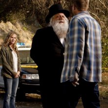 Holly Hunter Michael Lerner E Kenny Johnson In Una Scena Dell Episodio Moooooooo Di Saving Grace 127029