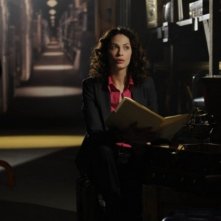 Joanne Kelly in una scena dell'episodio Claudia di Warehouse 13