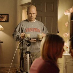 Larry Miller in una scena dell'episodio You Can't Always Get What You Want di 10 Things I Hate About You