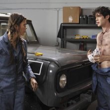 Lindsey Shaw ed Ethan Peck in una scena dell'episodio Don't Give Up di 10 Things I Hate About You