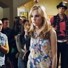 Meaghan Jette Martin e Nicholas Braun in una scena dell'episodio Don't Give a Damn About My Bad Reputation di 10 Things I Hate About You