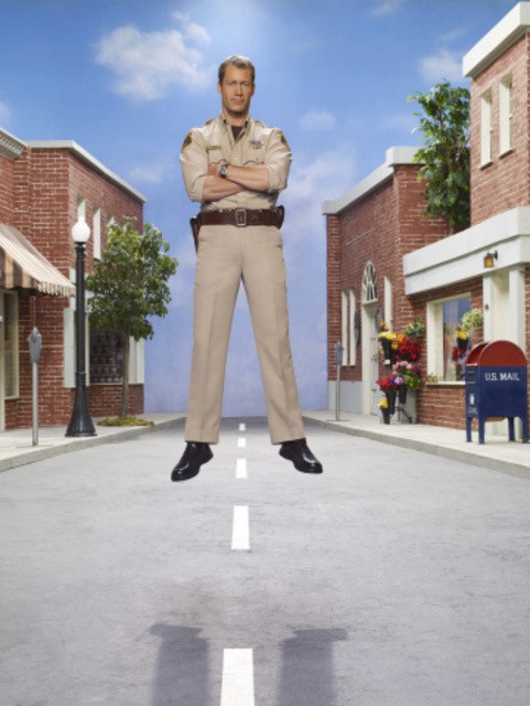 Colin Ferguson In Una Foto Promozionale Della Stagione 3 Della Serie Televisiva Eureka 127156