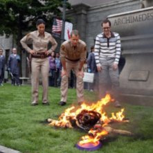 Erica Cerra e Colin Ferguson in una scena dell'episodio Best in Faux di Eureka