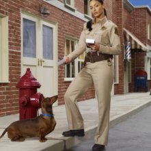 Erica Cerra in una foto promozionale della stagione 3 della serie televisiva Eureka