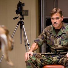 George Clooney in una scena del film The Men Who Stare at Goats