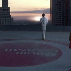 Godric (Allan Hyde) e Sookie (Anna Paquin) in una straziante scena dell'episodio 'I Will Rise Up' della serie True Blood