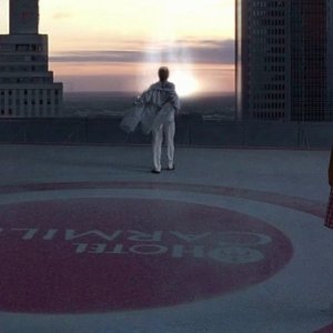 Godric (Allan Hyde) e Sookie (Anna Paquin) in una toccante scena dell'episodio 'I Will Rise Up' della serie True Blood