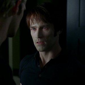 Il vampiro Bill (Stephen Moyer) in una scena dell'episodio 'I Will Rise Up' della serie tv True Blood