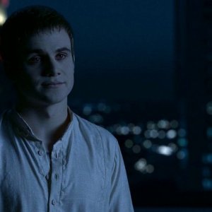 Il vampiro Godric (Allan Hyde) in una scena dell'episodio 'I Will Rise Up' della serie tv True Blood