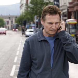LIam Neeson in una scena del film Five Minutes of Heaven