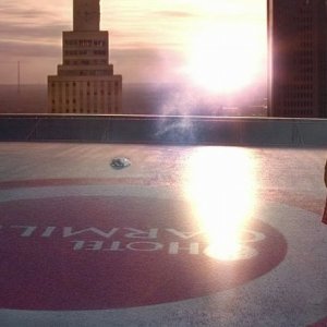 Sookie (Anna Paquin) guarda Godric sparire in una straziante scena dell'episodio 'I Will Rise Up' della serie tv True Blood