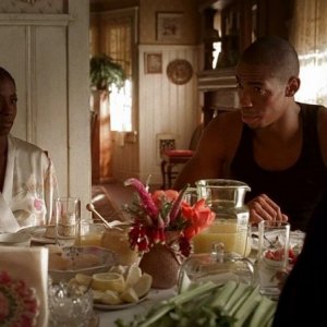 Tara (Rutina Wesley) ed Eggs (Mehcad Brooks) in una scena dell'episodio 'I Will Rise Up' della serie tv True Blood