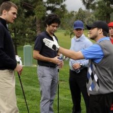 Tom Brady, Mark Wahlberg, Kevin Dillon, Adrian Grenier e Jerry Ferrara una scena dell'episodio 'Fore!' della sesta stagione di Entourage