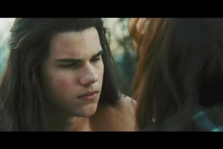 Twilight Saga: New Moon - Trailer 2 - Meet Jacob Black