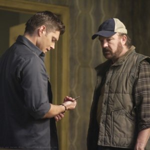 Jensen Ackles e Jim Beaver in una scena dell'episodio Sympathy for the Devil di Supernatural
