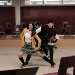 Una scena di danza dell'episodio Showmance della serie Glee