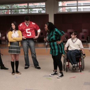 Una scena di gruppo dell'episodio Showmance della serie Glee