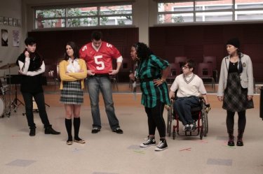 Una scena di gruppo dell'episodio Showmance della serie Glee