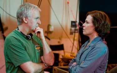James Cameron with Sigourney Weaver on the set of Avatar