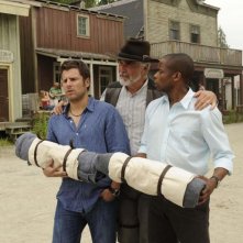 James Roday e Dulé Hill con James Brolin in una scena dell'episodio High Noon-ish di Psych