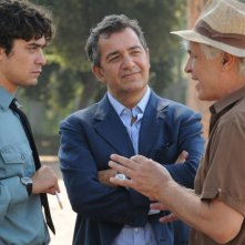 Riccardo Scamarcio e il regista Michele Placido sul set del film Il grande sogno
