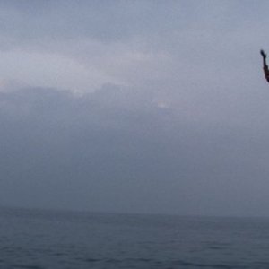 Una sequenza del film Between Two Worlds diretto da Vimukthi Jayasundara